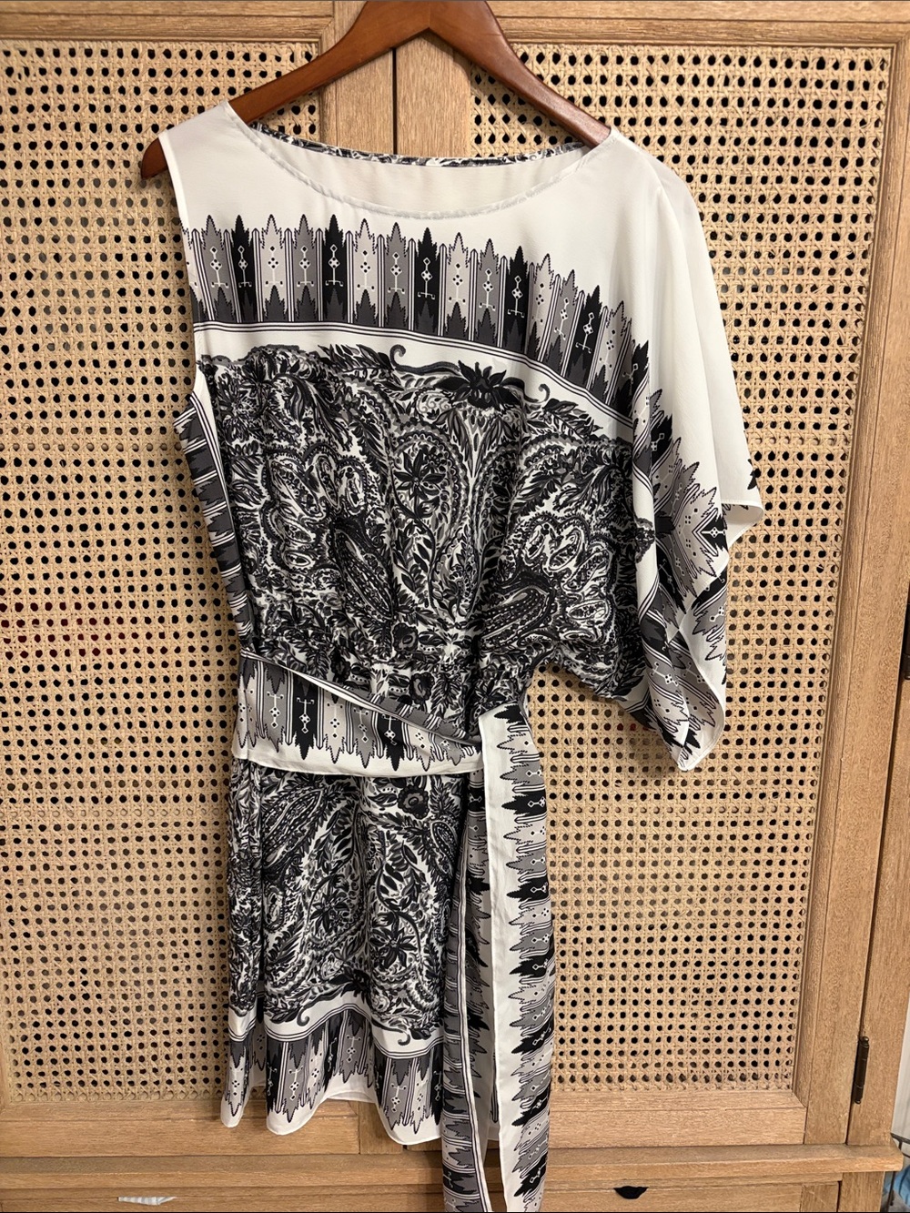 BCBG Women's Black & White Paisley One Shouldered Belted Dress